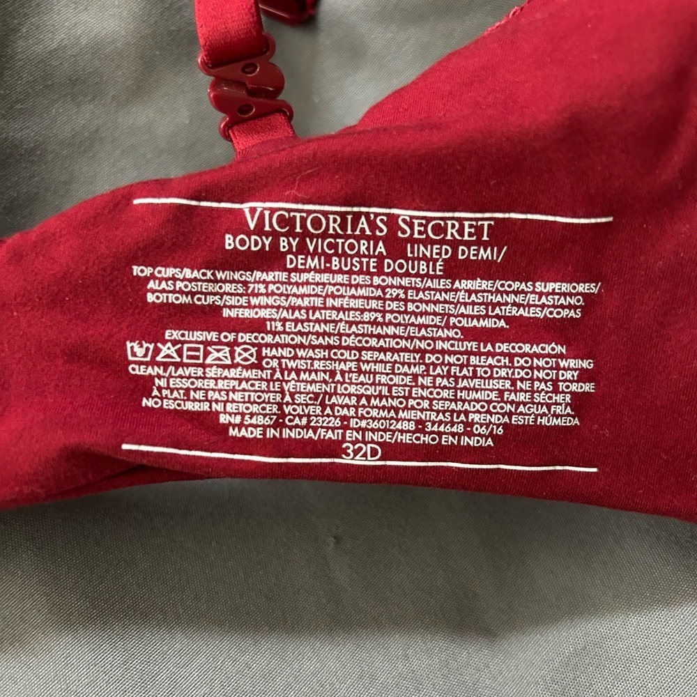 Victoria’s Secret red bra 32 D - fits more like a C - Picture 3 of 3